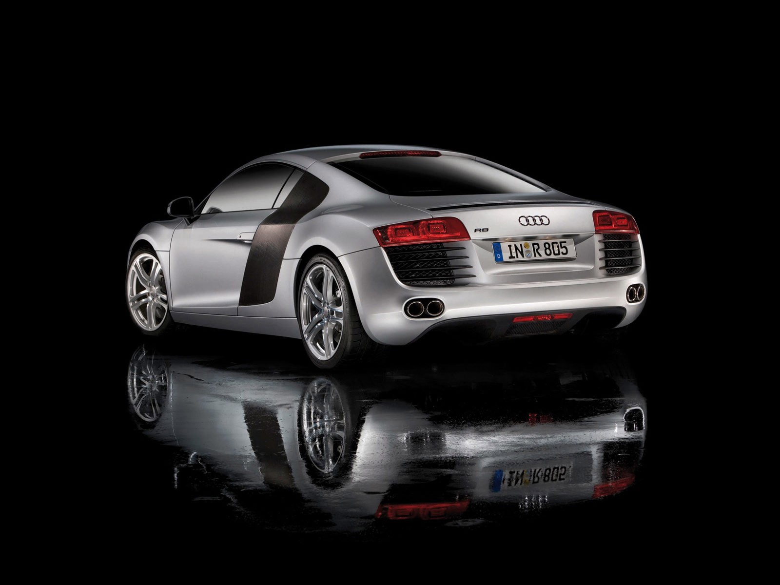 audi r8 reflection black