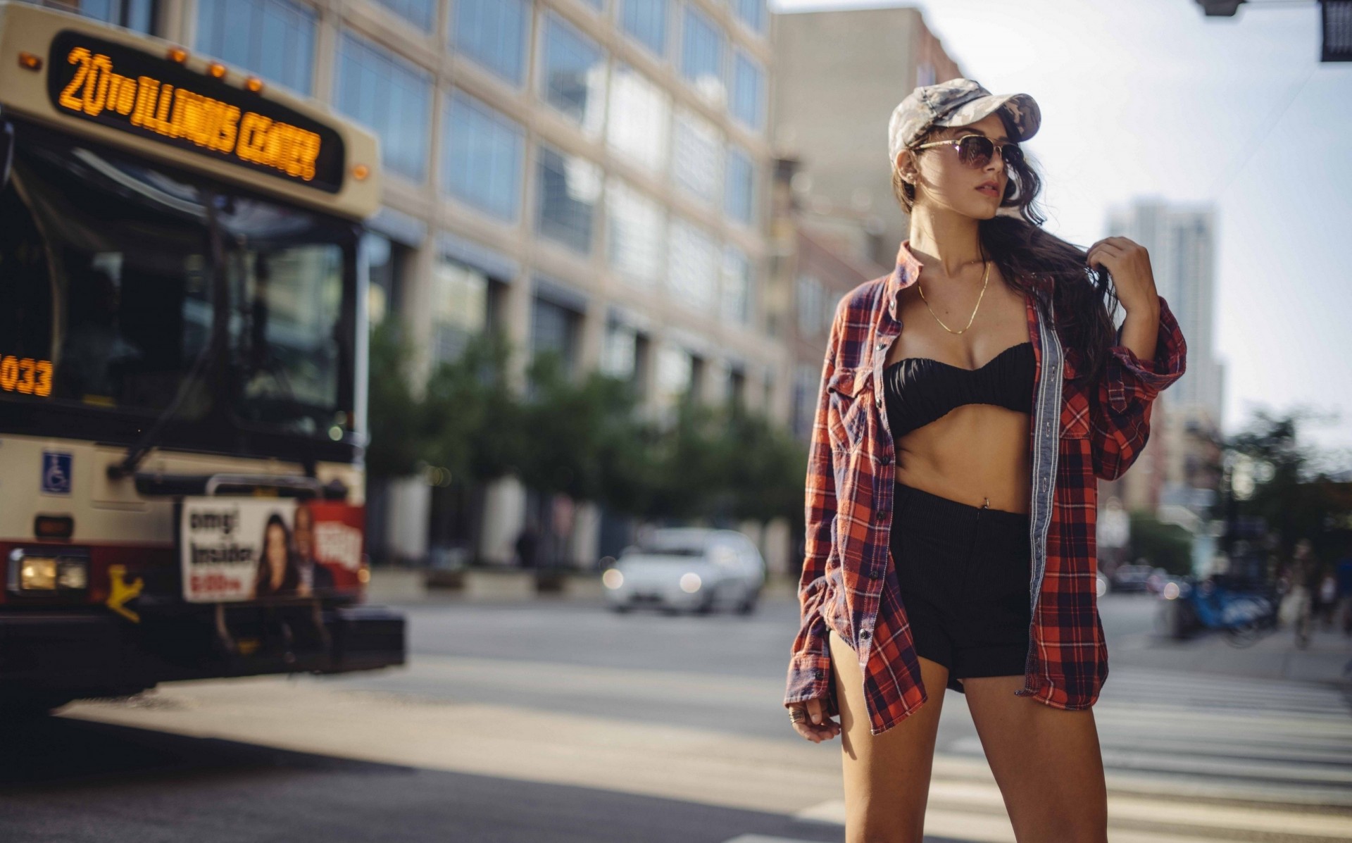 shorts t-shirt uniform straße sonnenbrille stadt stil bus