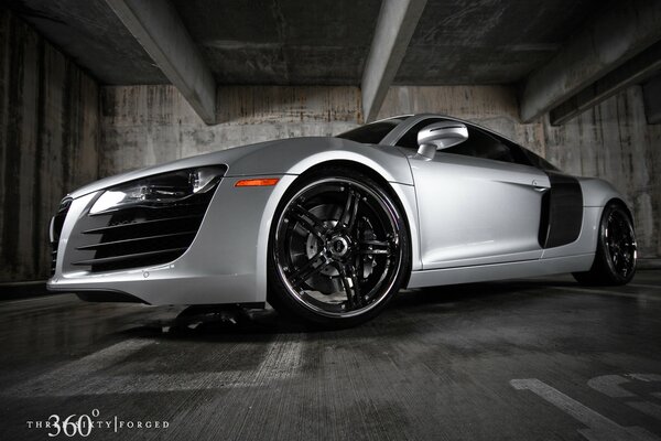 Audi R8 sport couleur argent