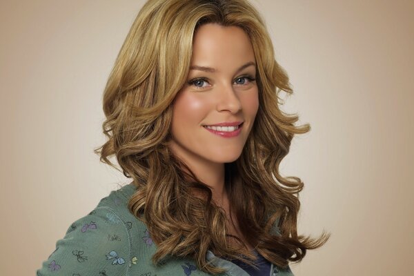 Famosa bionda Elizabeth Banks