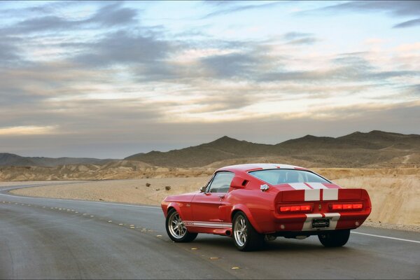 Coche clásico Shelby JT 500 siar trasera