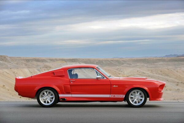 Coche clásico Shelby JT 500 siar lado