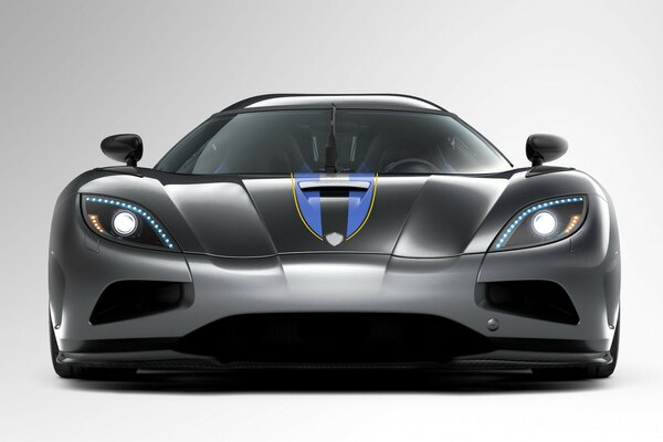 Sportconceptocar koenigsegg agera color argento