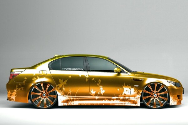 Auto BMW Golden mit Airbrush