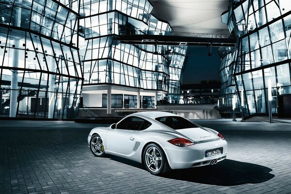 Porsche voiture blanche dans la ville