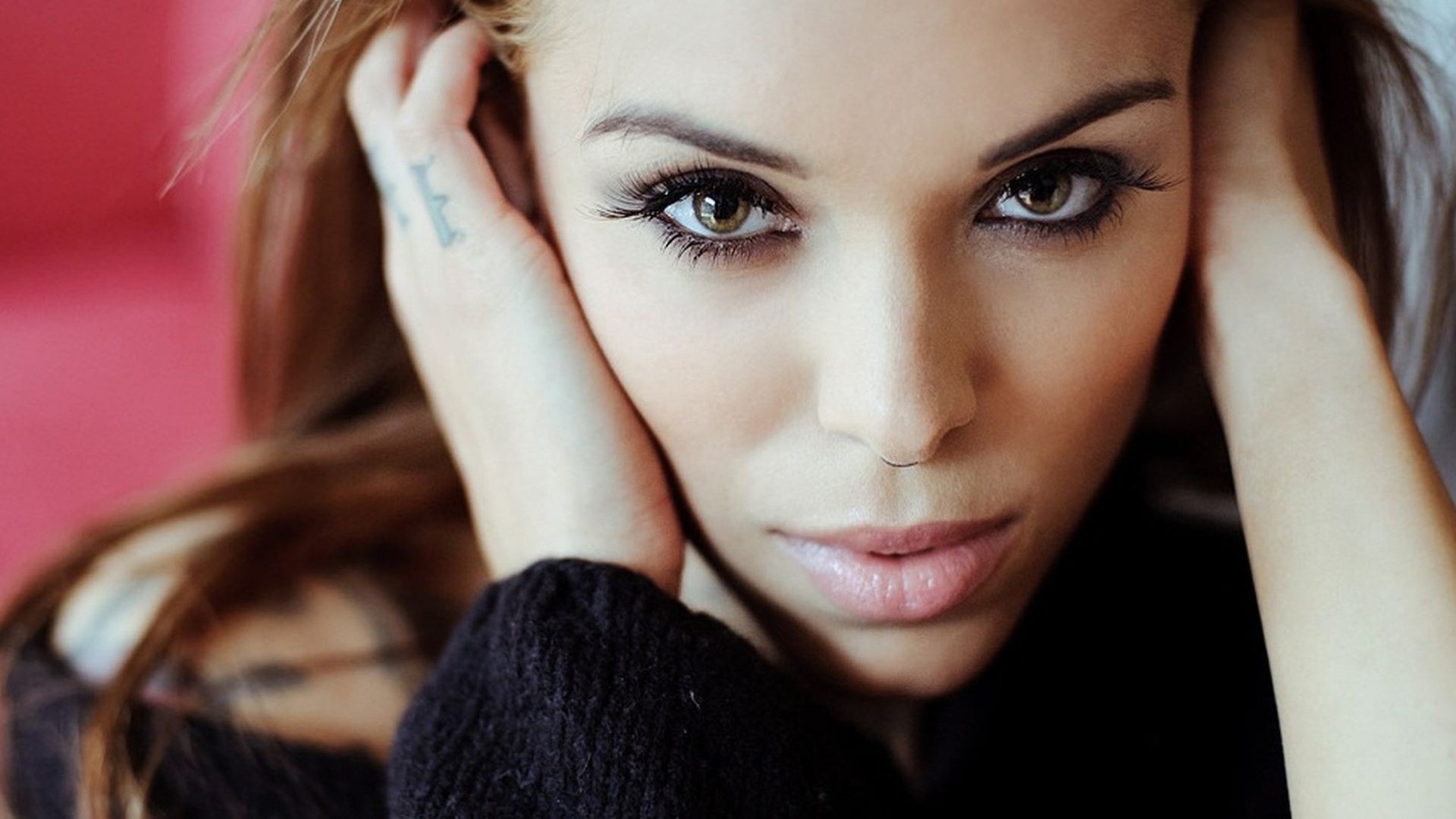 a woman girl brunette close up face