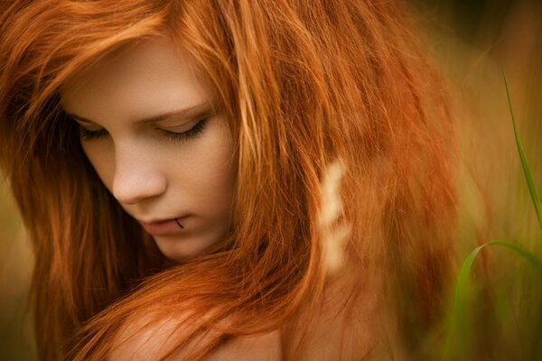 Fille aux cheveux roux photo macro