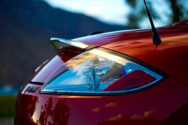 Reflection of the eclipse on the back of the mitsubishi