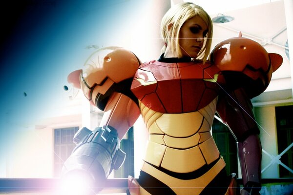 Rubia cosplay de Iron Man