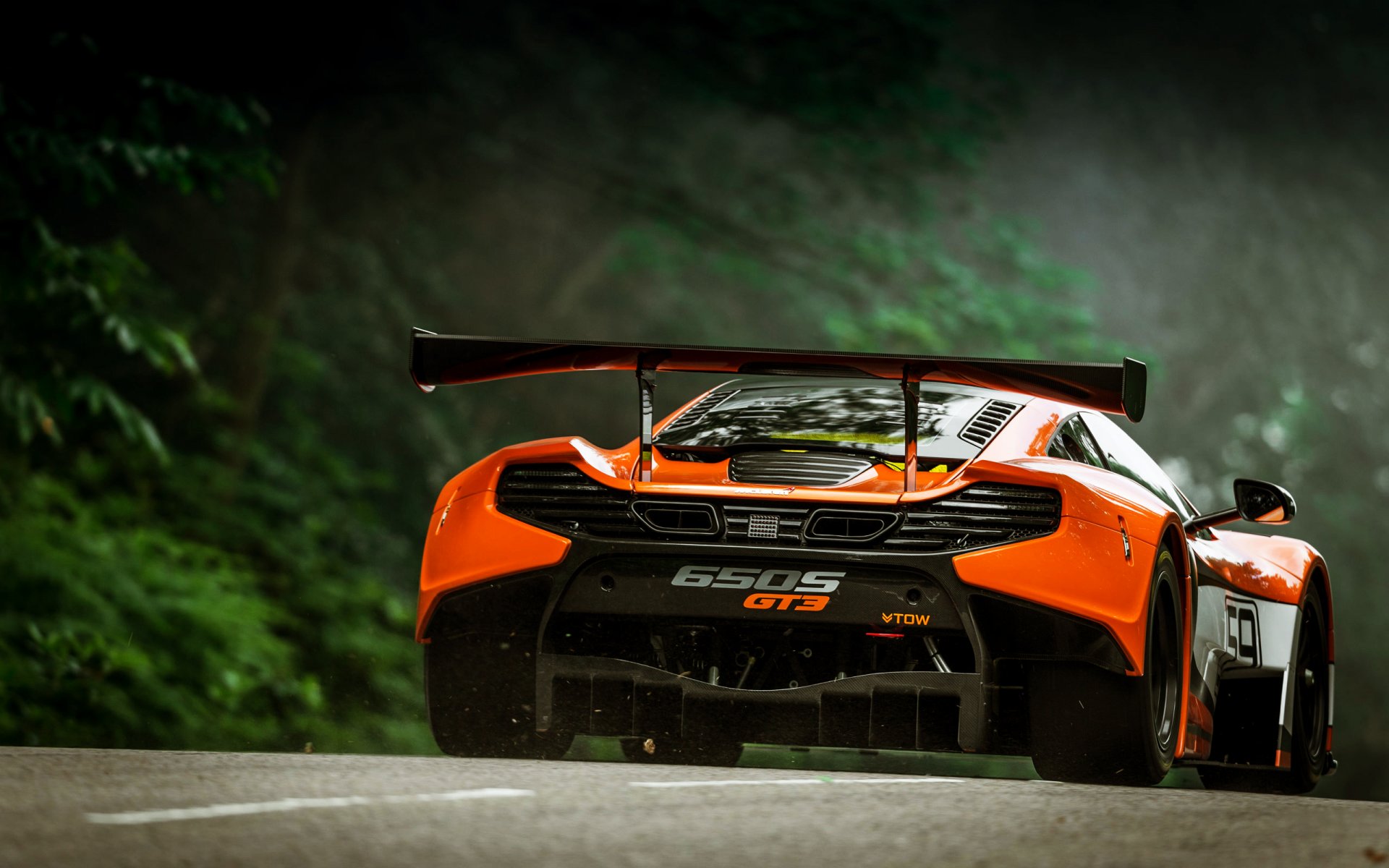 mclaren 650s gt3 voiture de sport auto supercar vue arrière anti-aile orange