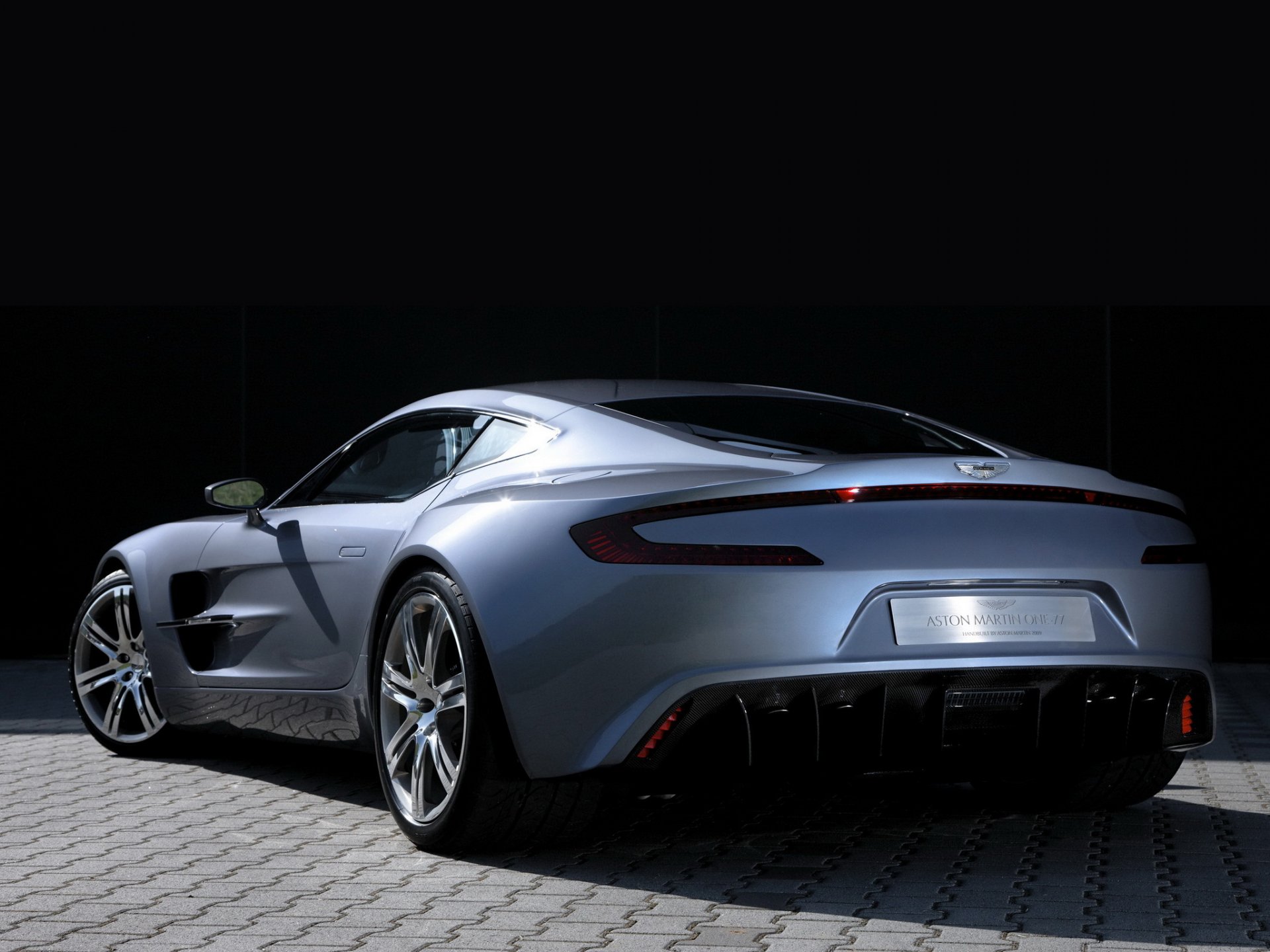 aston martin one-77 rückansicht auto supersportwagen