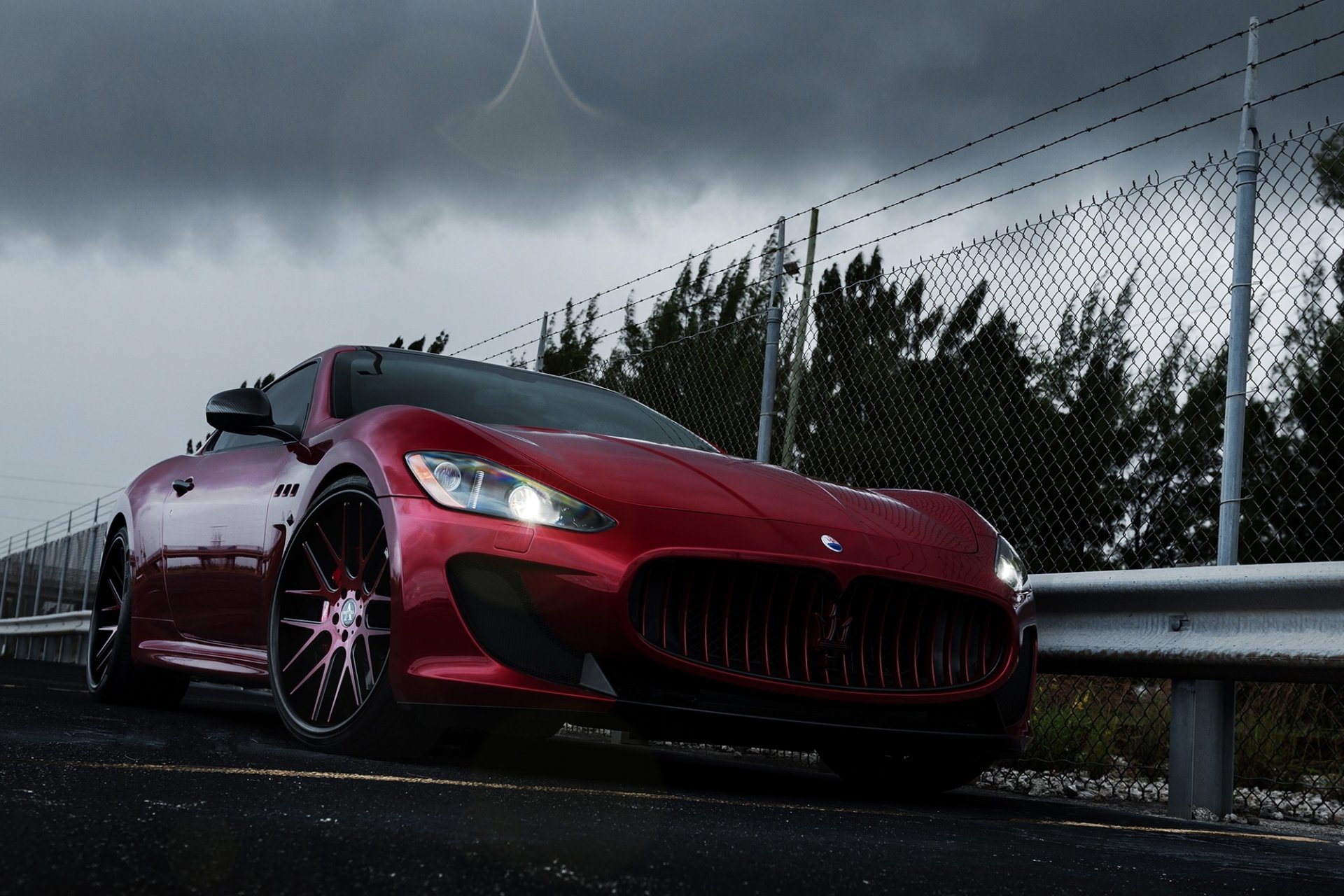 maserati granturismo auto samochody tuning felgi ogrodzenia drzewa chmury