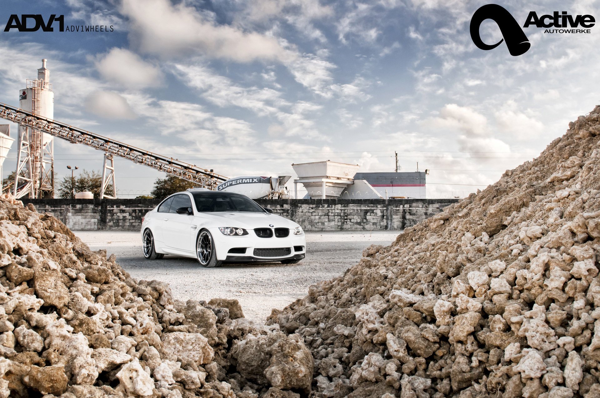 bmw m3 e92 бмв спорткупе спорткар белый тюнинг диски индастриал бавария германия легковые авто автомобили авто транспорт машины автотранспорт белое авто небо