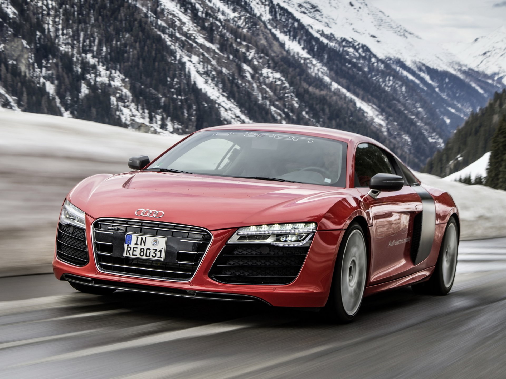 audi r8 e-tron prototyp auto straße berge schnee