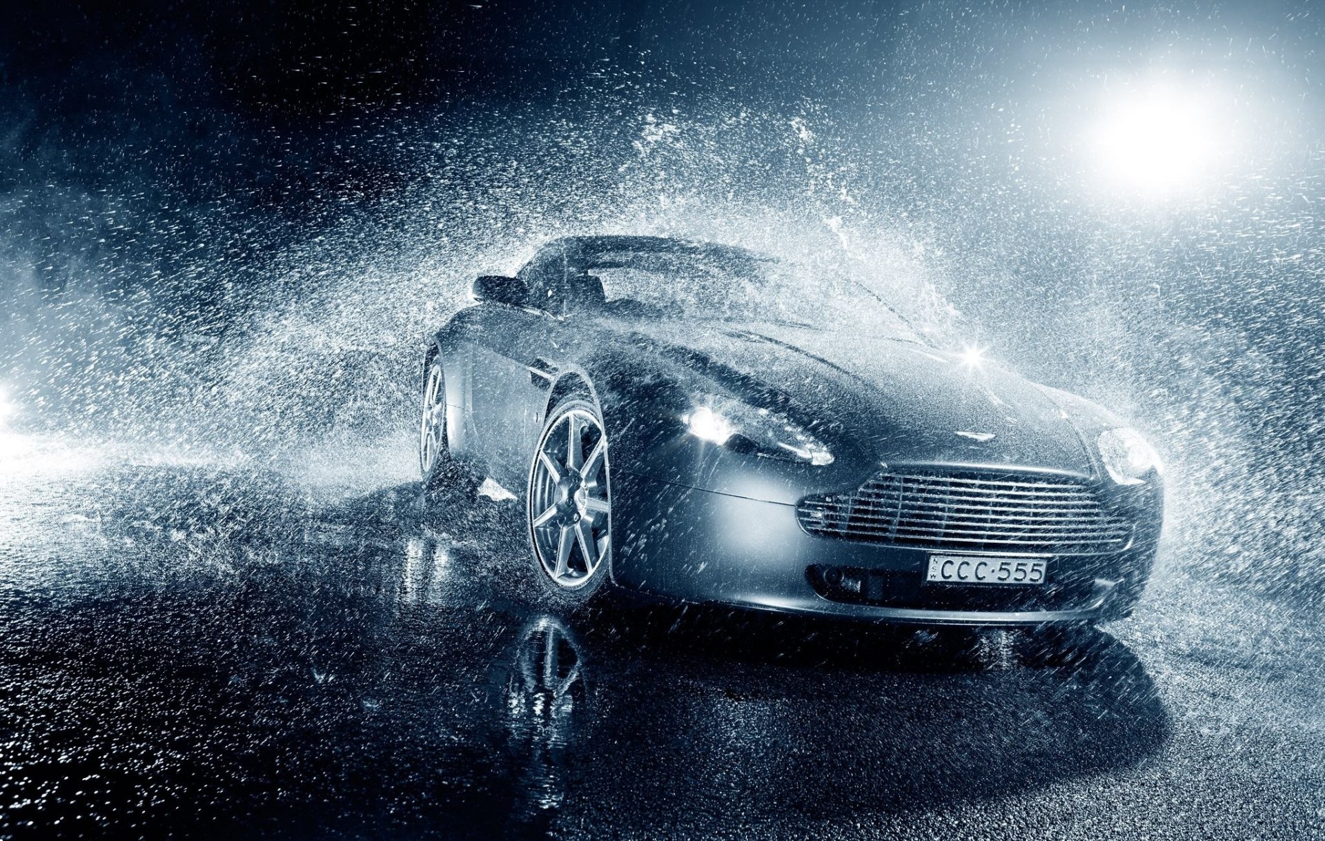 aston martin v8 vantage pluie eau lumière