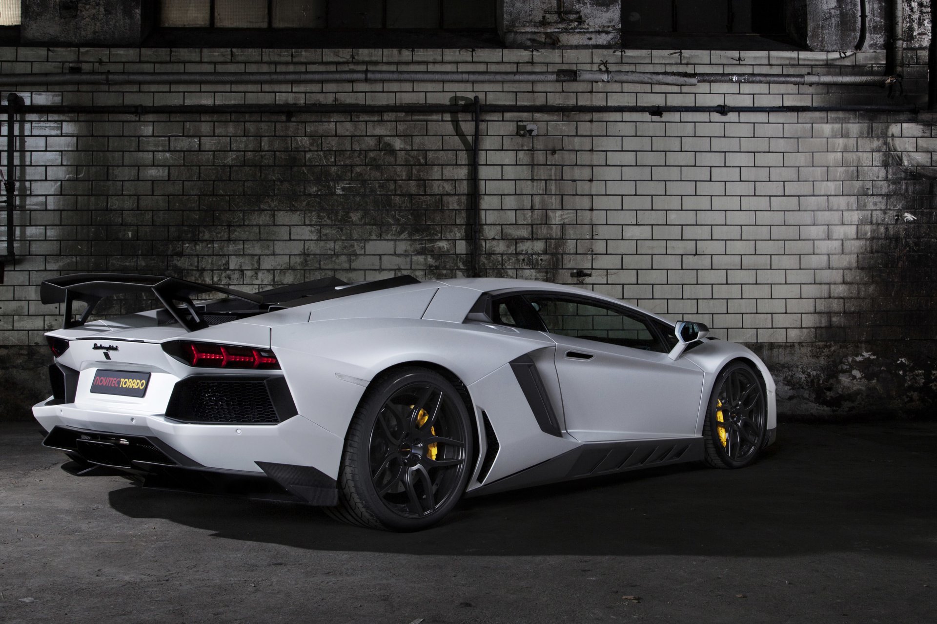 novitec torado lamborghini aventador lp700-4 суперкар белый задок тюнинг