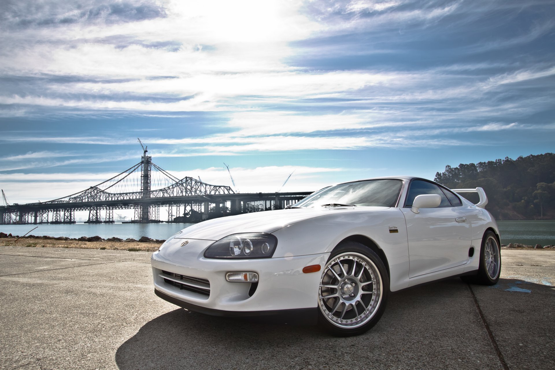 voiture toyota voiture de sport à deux portes blanc tuning jantes fond