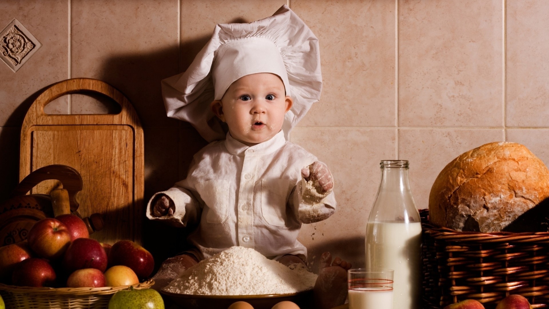 sorpresa cuoco ragazzo pane latte cestini vetro bambino farina bottiglia mele uova