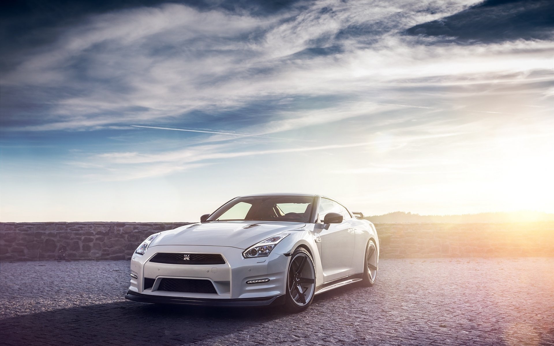 nissan r35 gtr blanco luces día cielo sol frente