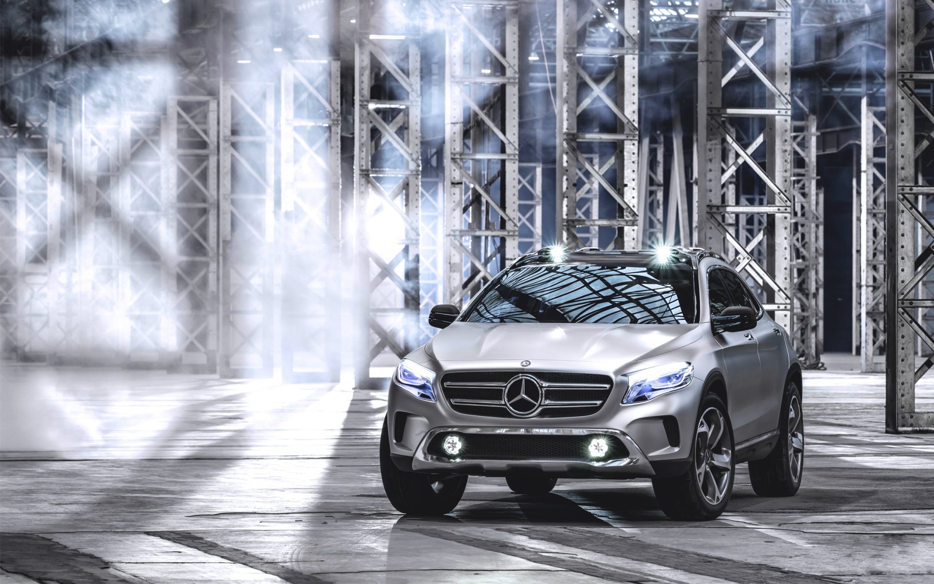 mercedes benz gla concepto frente faros capó interior logotipo gris plata auto