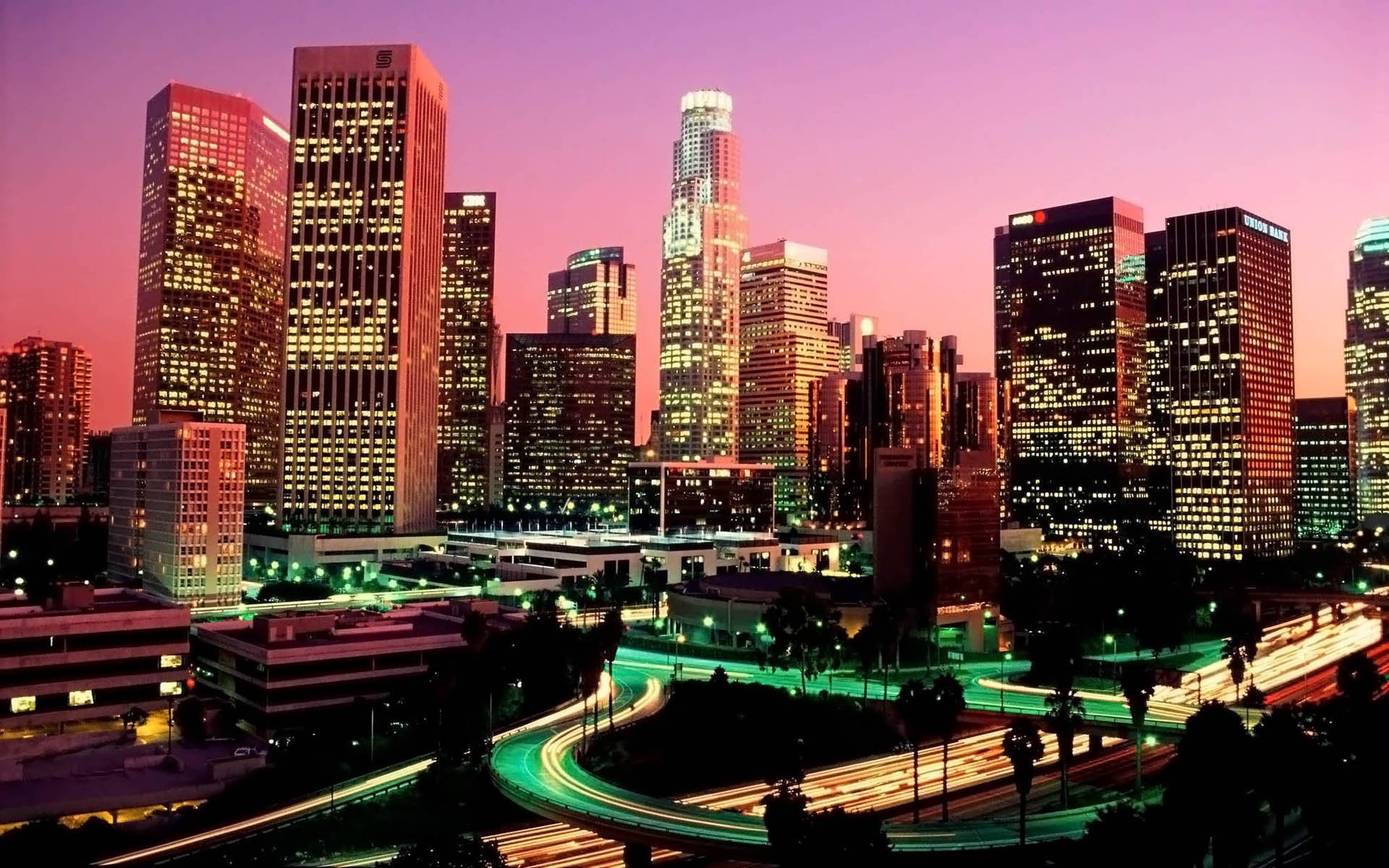 panorama ciudad edificios cielo rosa noche puesta de sol rascacielos metrópolis luces linternas pista carretera luz de ventana luces de la ciudad vista casas