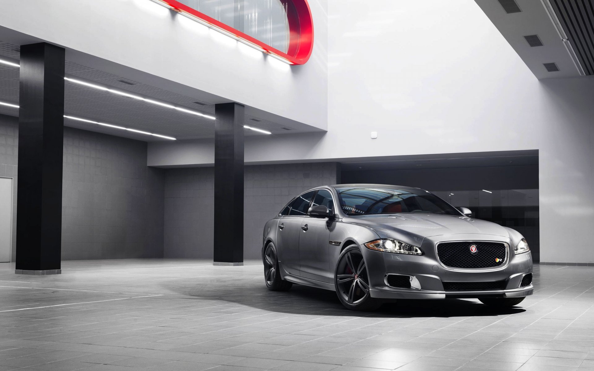 jaguar xjr авто ягуар 2014 серебро передок седан помещение фары