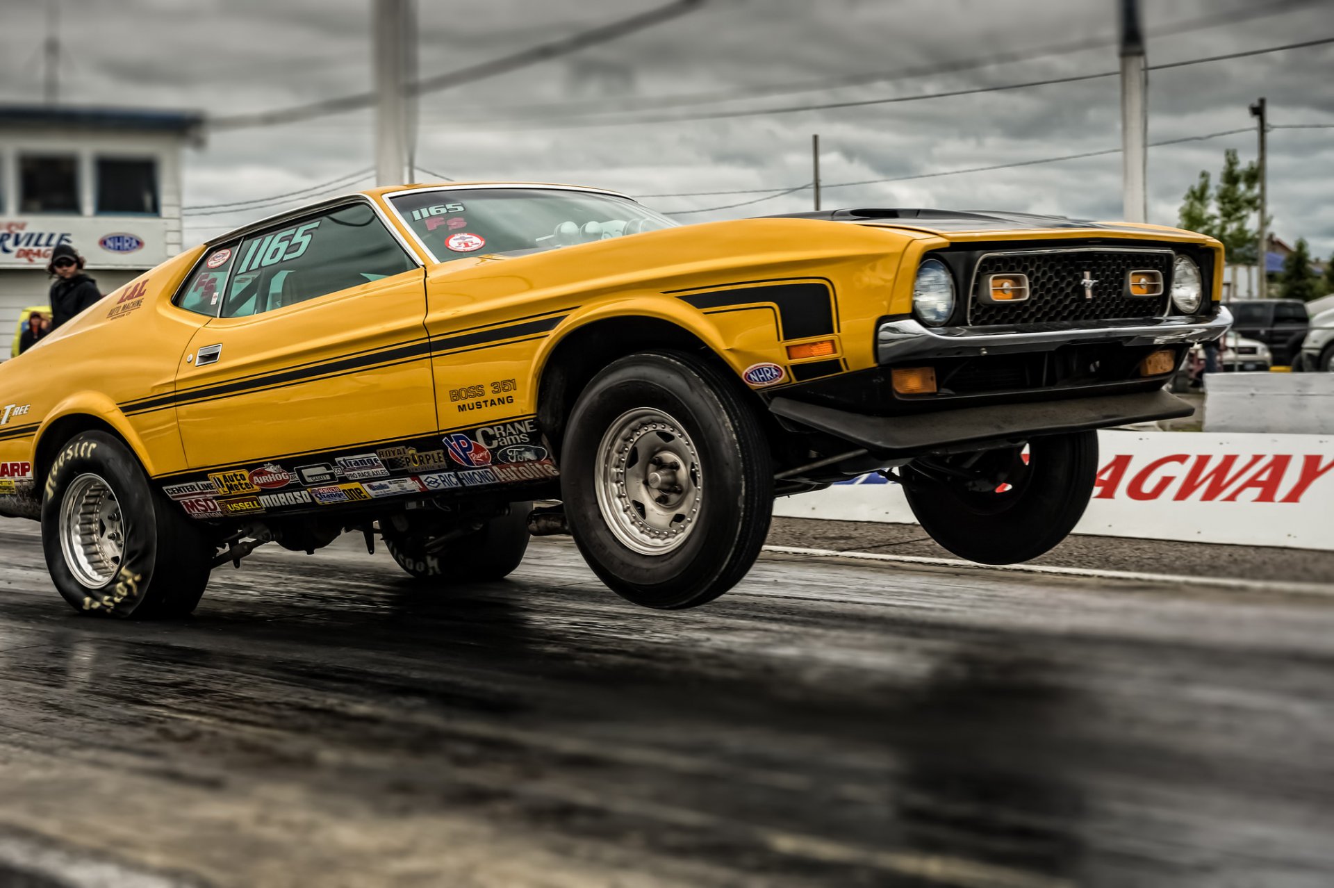 ford mustang muscle car drag racing course