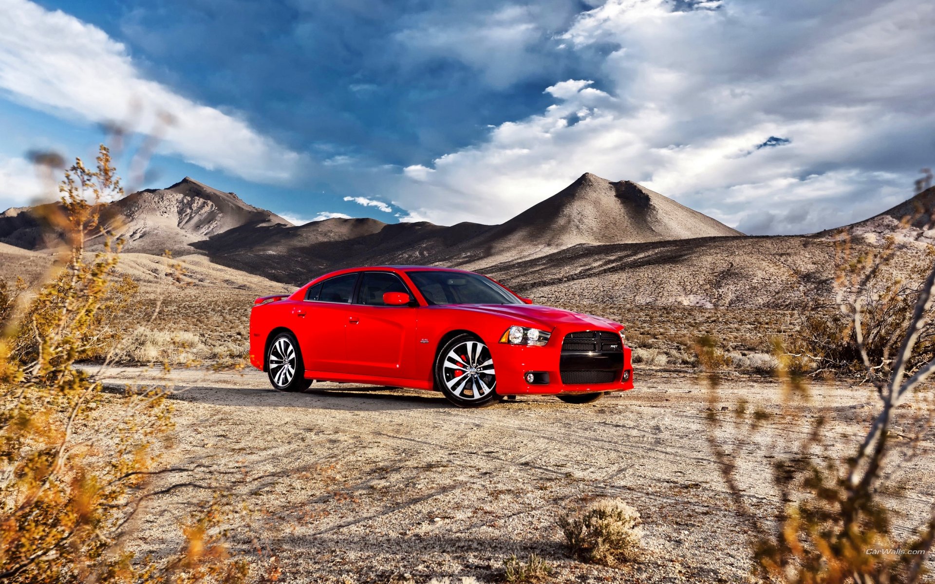 ausweichen ladegerät rot auto limousine himmel auto berge wolken