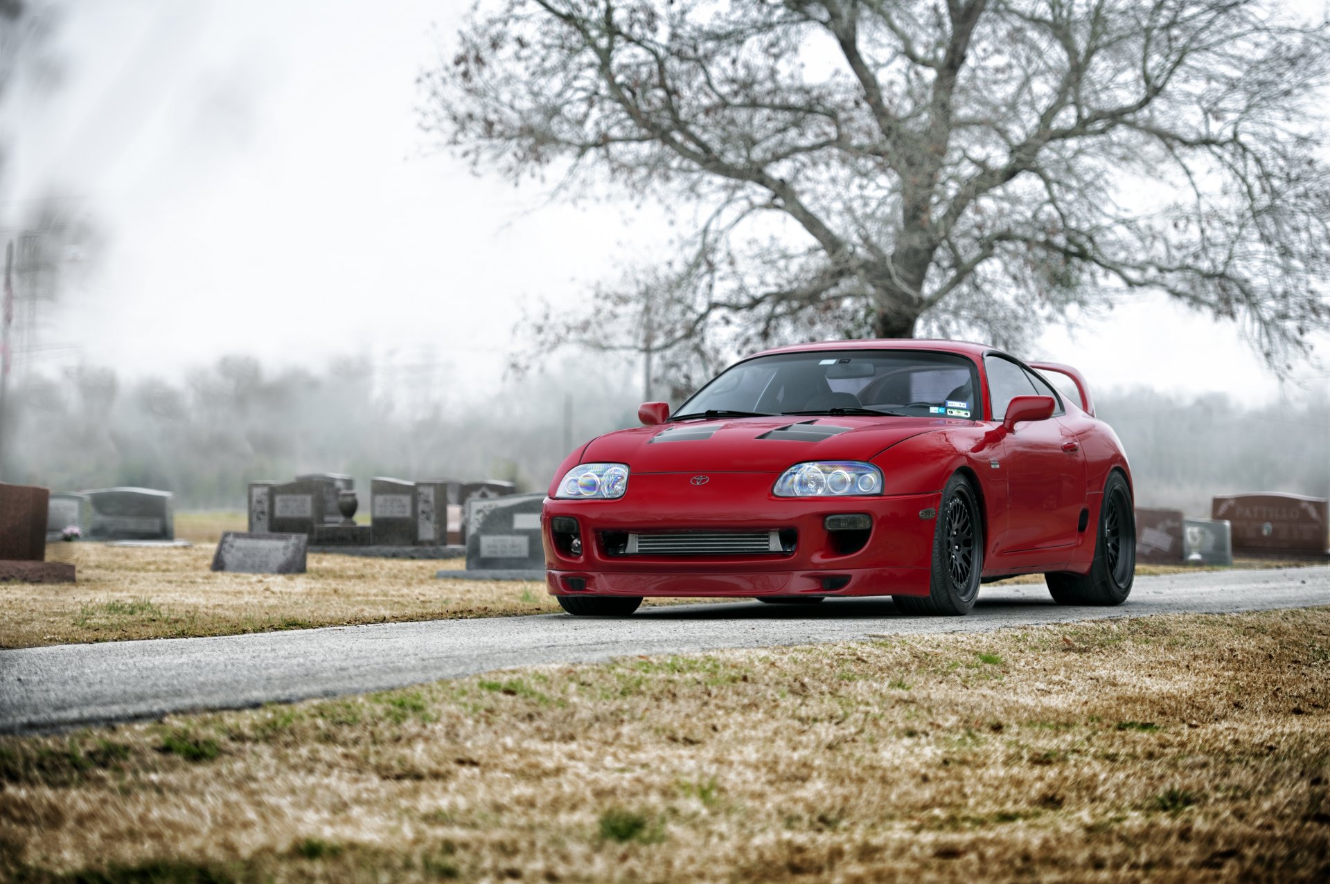 toyota sopra rosso toyota supra rosso cimitero tombe