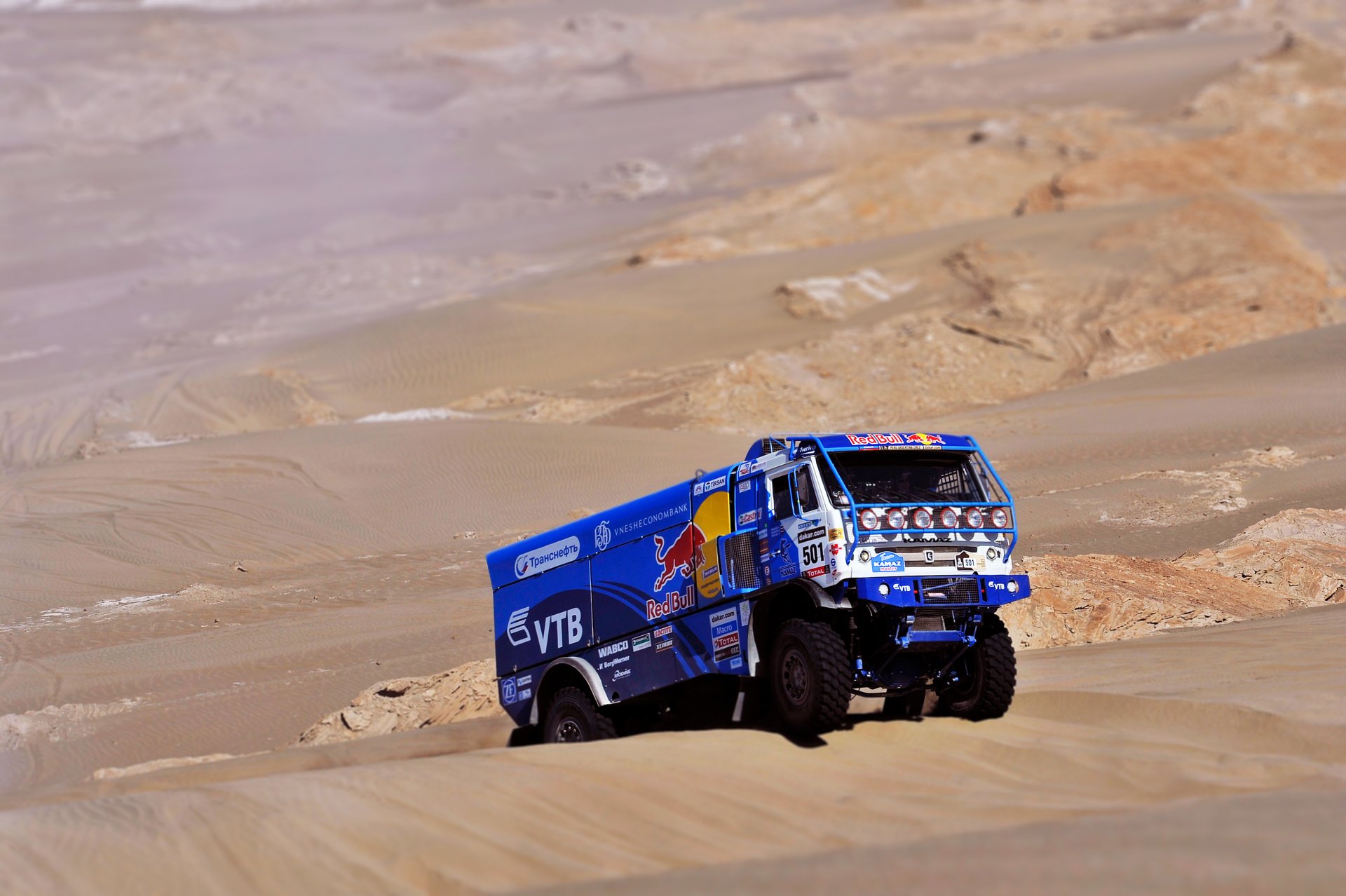 kamaz camion dakar taureau rouge rallye voiture dune sable montée