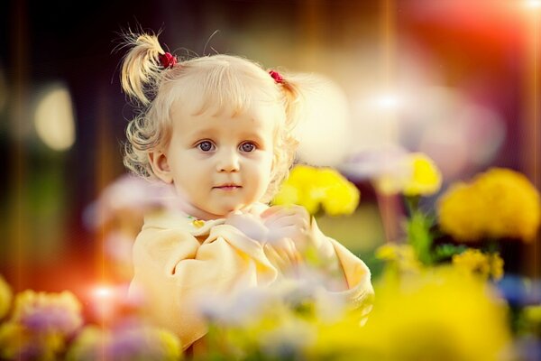 Babyfoto im Sommer in der Natur