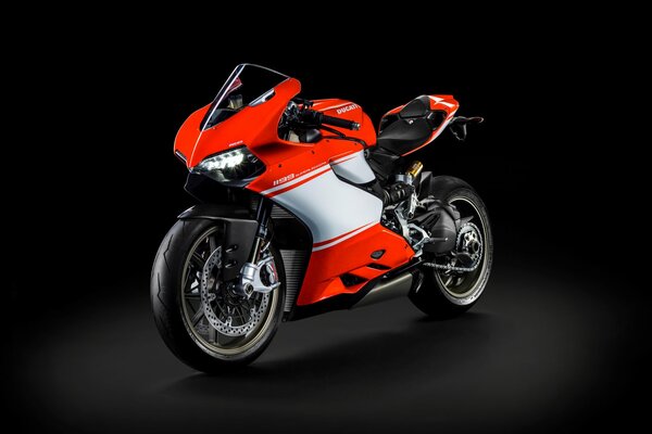 Ducati 1199 superleggera power and speed