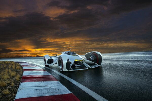 Voiture de course sur la piste sur fond de coucher de soleil