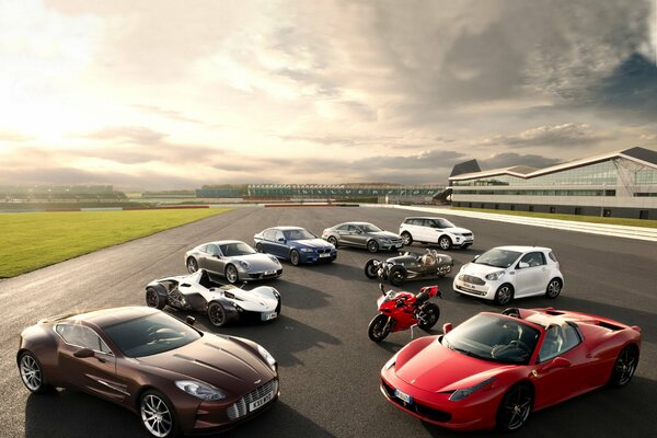 Aston martin Ferrari, Porsche, bmw, Mercedes-benz, land rover Geschwindigkeitsklassiker