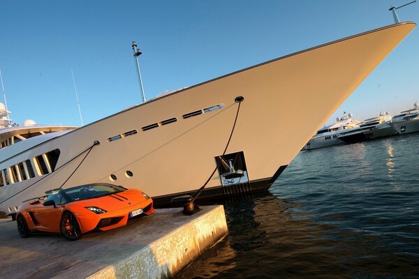 Gallardo, lp 570-4 in the port on the background of the liner