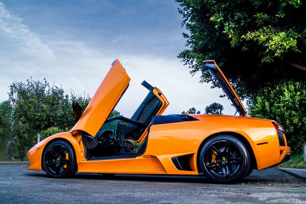 Lamborghini murcielago naranja brillante