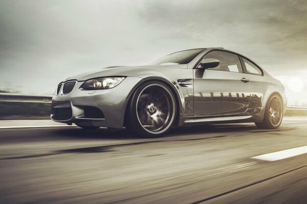 Auf der Autobahn mit einem BMW m3 unterwegs