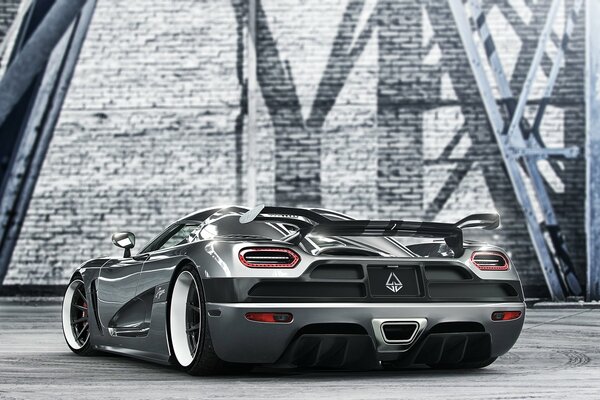 Hypercar Koenigsegg Agera Rückansicht