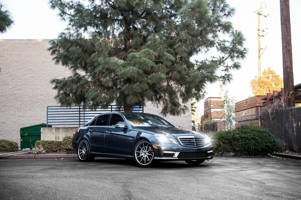 Tuning Mercedes Benz e63 under the spruce