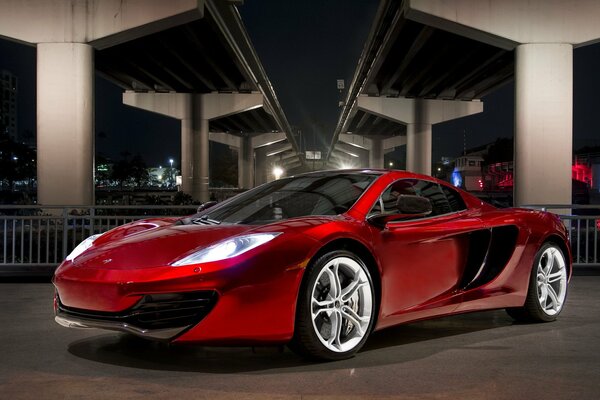 Supercar mclaren rouge