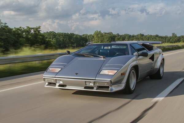 Lamborghini Countach LP500S Grey Speed Movement