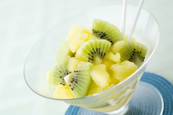 Fruchtcocktail aus Kiwi und Banane