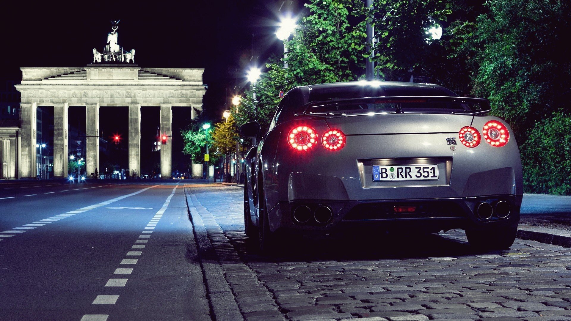nissan gtr notte parigi città