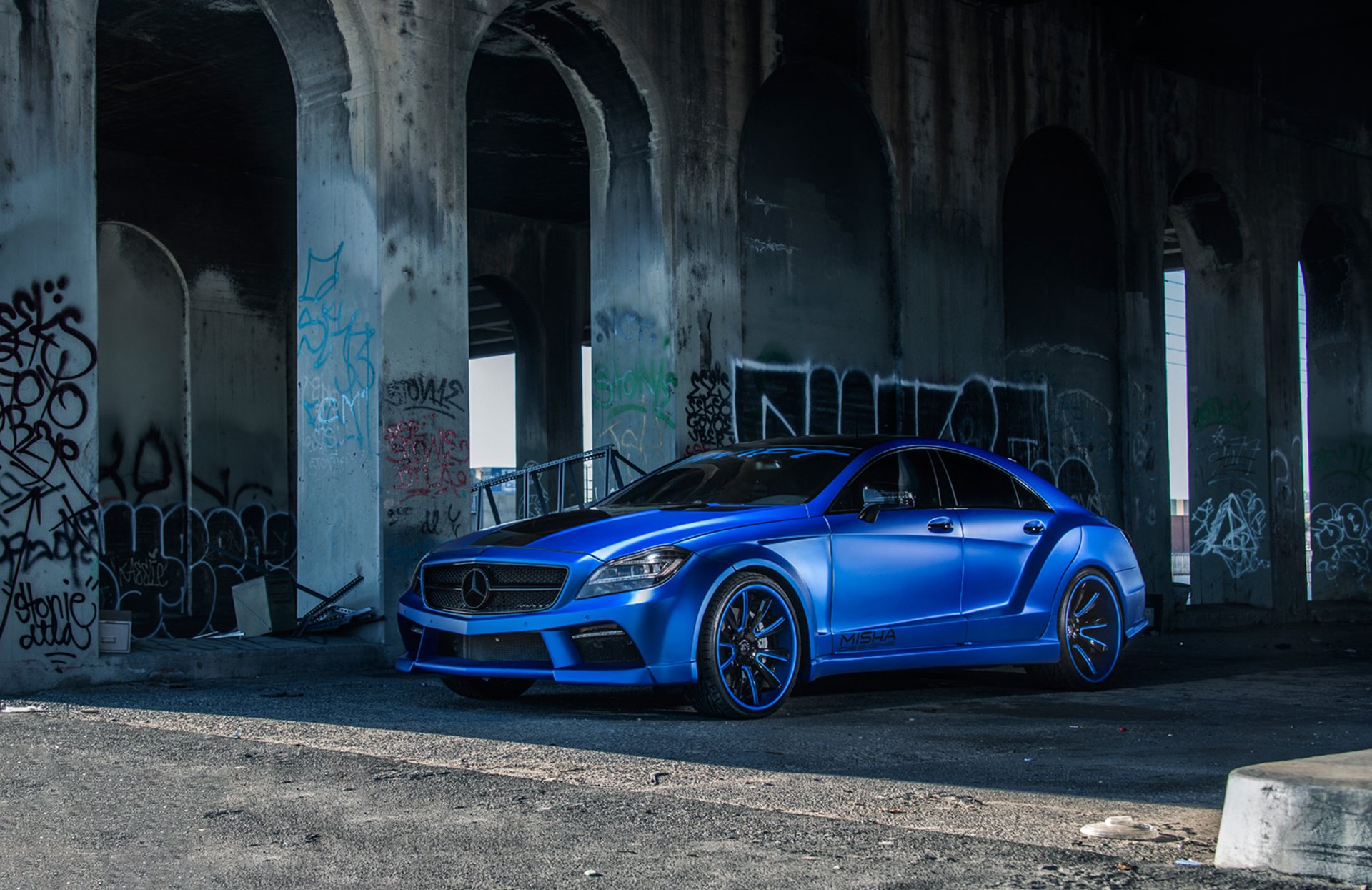 mercedes benz cls550 lado delantero azul