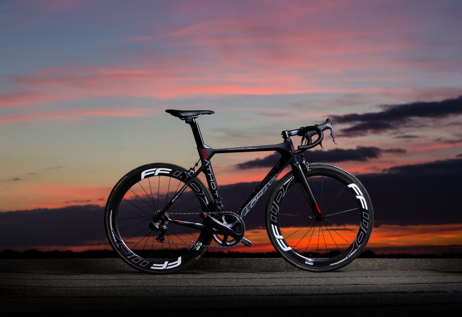 mathot pallium bicicletta carbonio paesaggio cielo tramonto