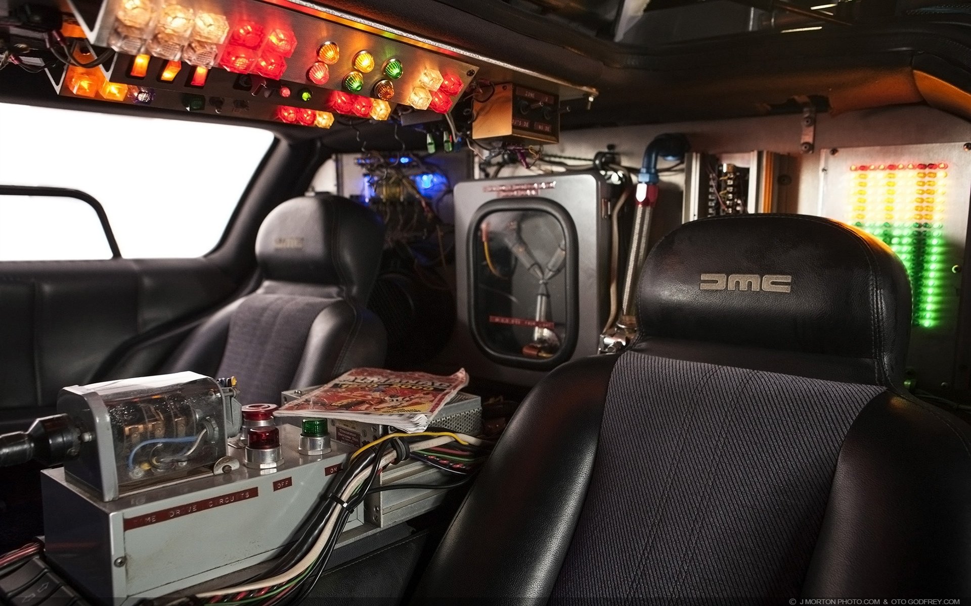 delorean dmc-12 retour vers le futur machine à remonter le temps delorian salon instruments lecteur de streaming almanach sportif arrière-plan