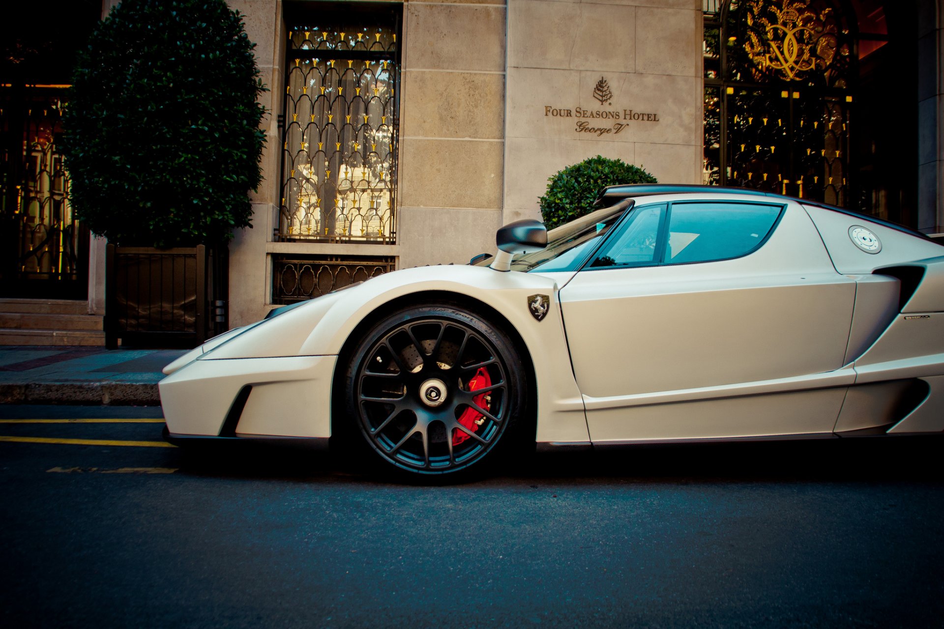 ferrari enzo gemballa white front hotel supercar