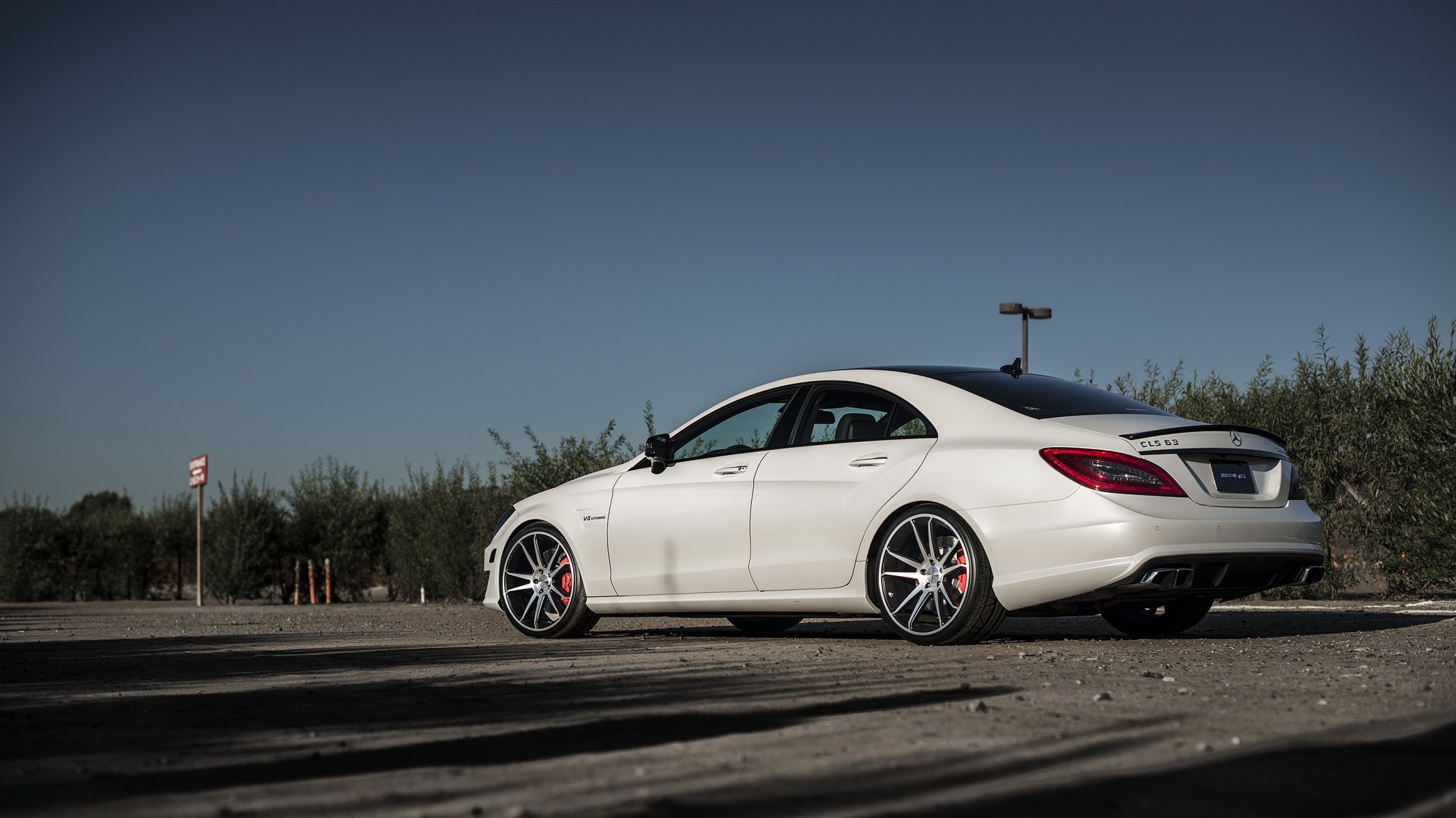 mercedes benz cls63 amg bianco mercedes lato