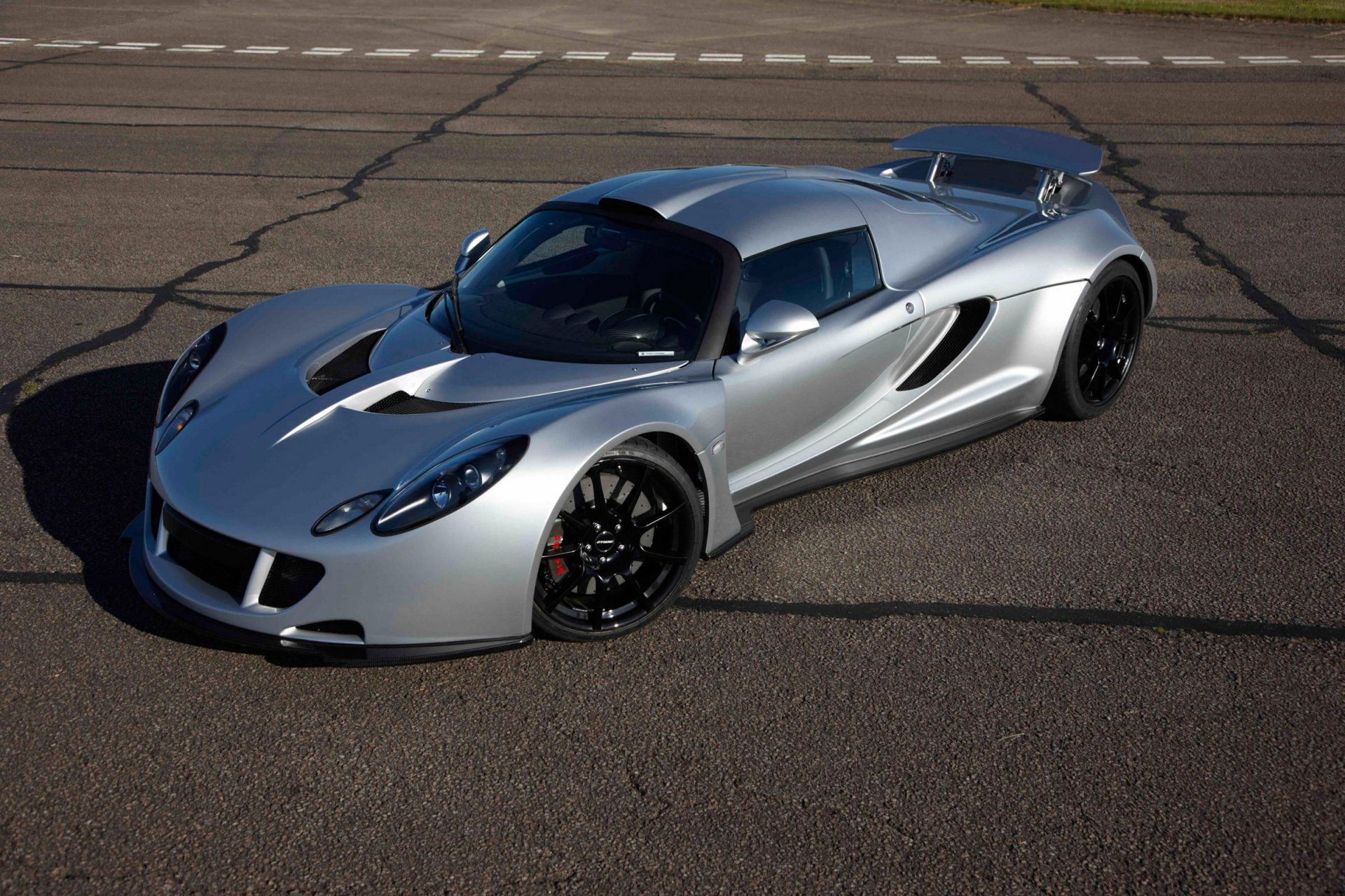 hennessey venom gt суперкар серебристый