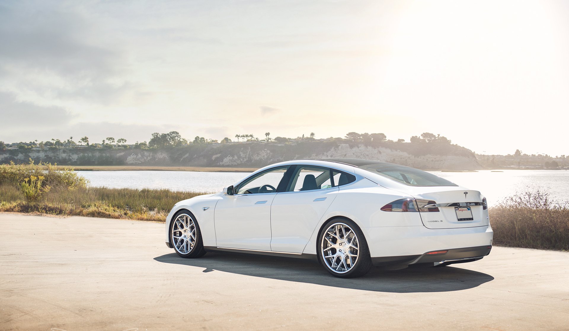 tesla modelo s sedán blanco